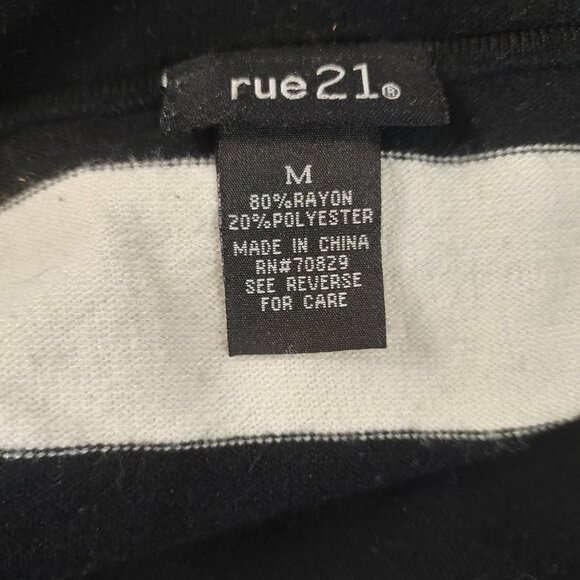 Rue 21 Womens Hoodie V-Neck Black/White Stripes Size Medium - Picture 5 of 5